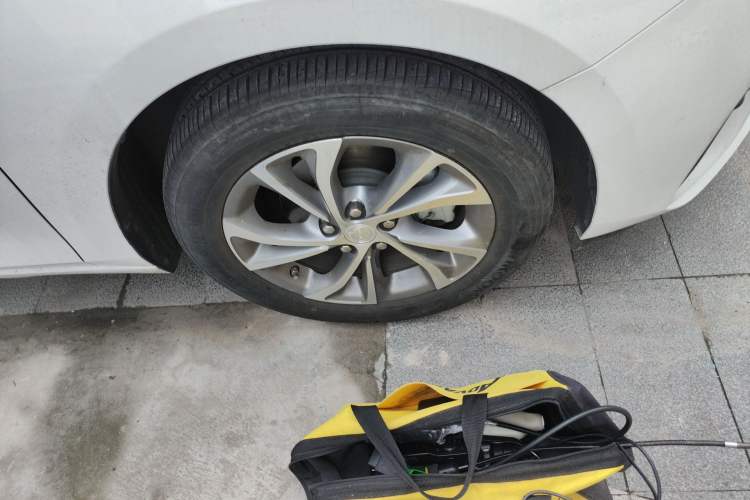 Used Buick Verano 2023 Pro Enjoyment Edition Right Front Wheel Hub