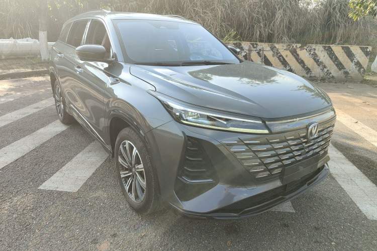 Used CHANGAN CS75 PLUS 2024 3rd Generation Champion Edition 1.5T Intelligent Drive Dynamic Model Front Right 45 Deg