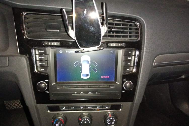 Used Volkswagen Golf 2016 230TSI Automatic Luxury Version
