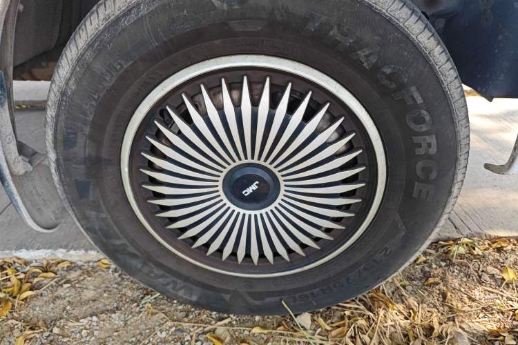 Used JMC Fushun 2023 2.0T Manual Mid-Drive Mid-Roof Commercial Multi-Purpose 7-Seater Passenger Vehicle
