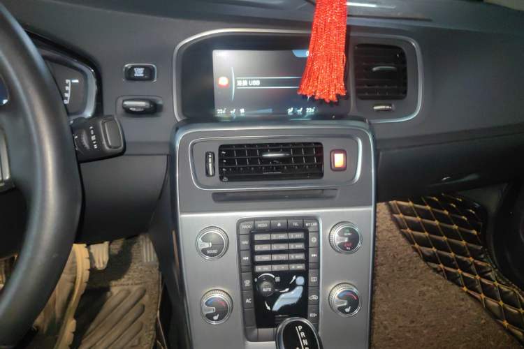 Used Volvo S60 2016 S60L T4 Zhiyuan Edition
