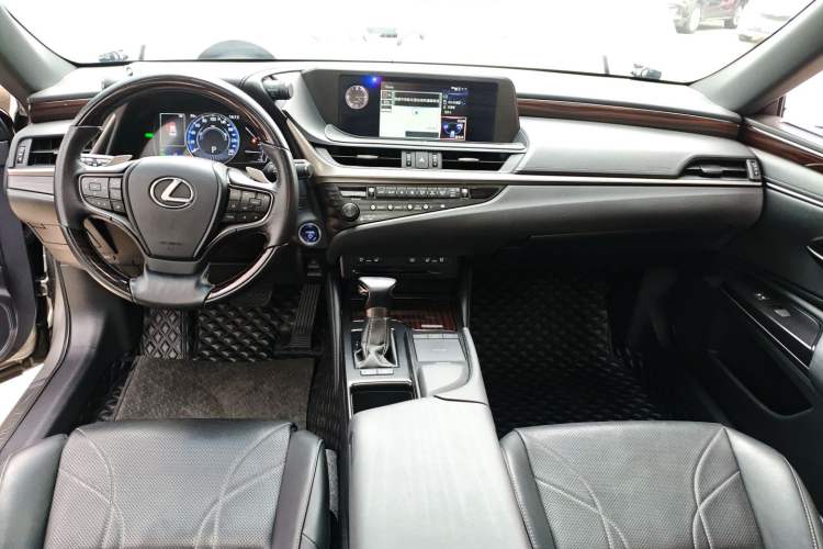 Used Lexus ES 2020 300h Premium Edition
