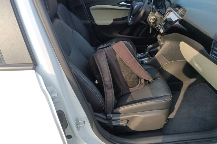 Used Buick Excelle 2020 15N CVT Elite Edition Right Front Seat