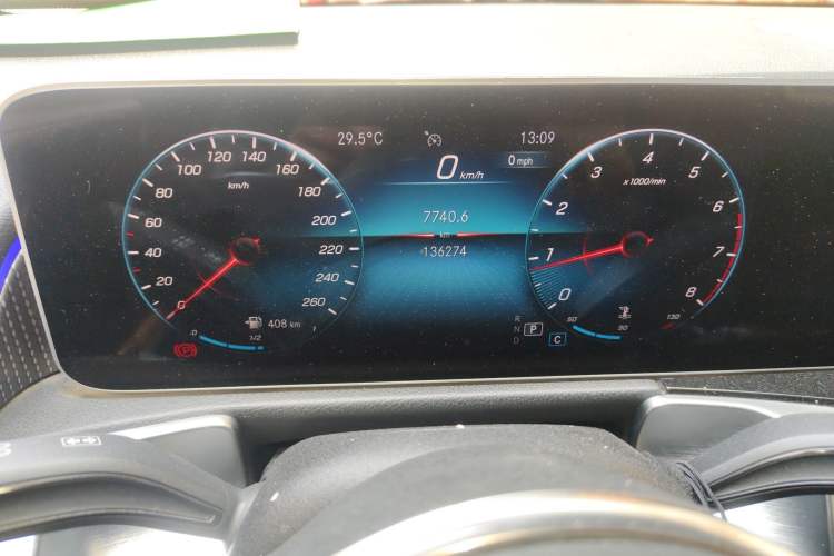 Used Mercedes-Benz GLB 2020 GLB 200 Dynamic Edition Odometer Close Up