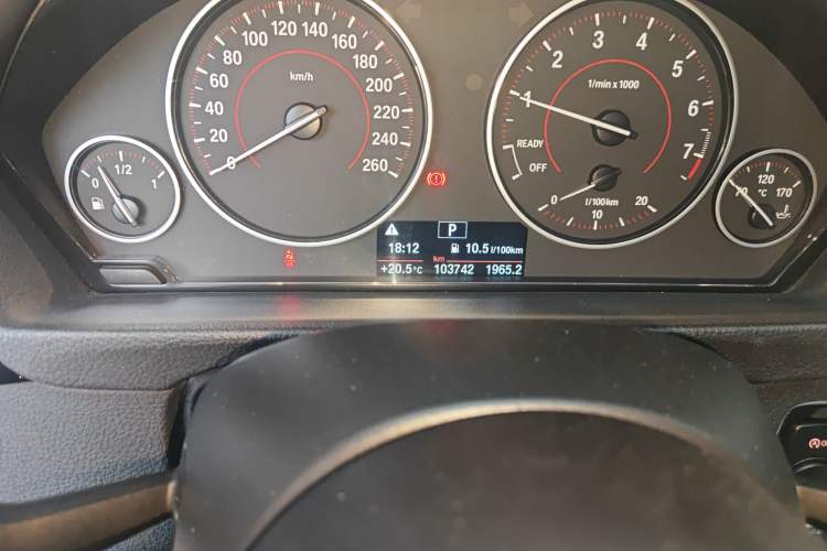 Used BMW 3 Series 2017 320i M Sport Odometer Close Up