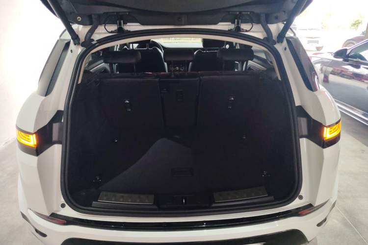 Used Land Rover Range Evoque 2021 Range Rover Evoque 200 PS R-Dynamic Standard Elite Edition Trunk