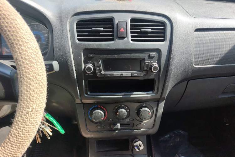 Used Dongfeng Fengon 330 2017 1.5L Manual Utility II DK15 Audio And AC Panel