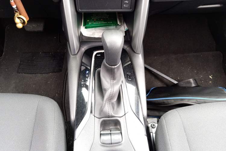 Used Toyota FRONTLANDER 2023 2.0L CVT Elite Edition Gear Lever