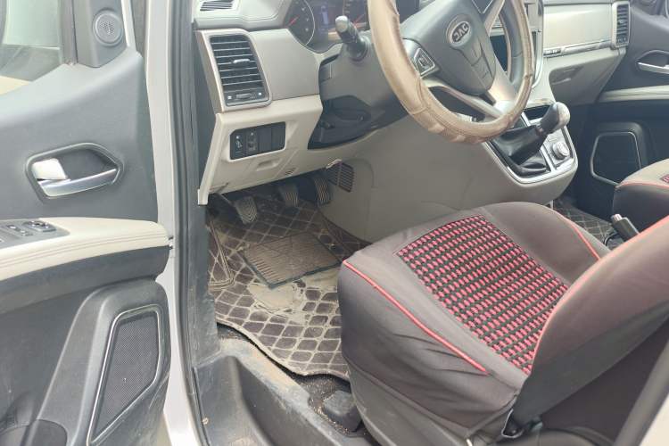 Used JAC Refine M4 2017 2.0T Manual Comfort Version Interior 3