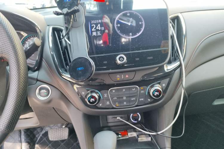 Used Chevrolet Equinox 2023 Mild Hybrid 2.0T RS All-Wheel-Drive Smart Guardian Edition Audio And AC Panel