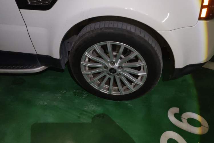 Used Land Rover Range Sport 2013 3.0 TDV6 Diesel Edition Right Front Wheel Hub