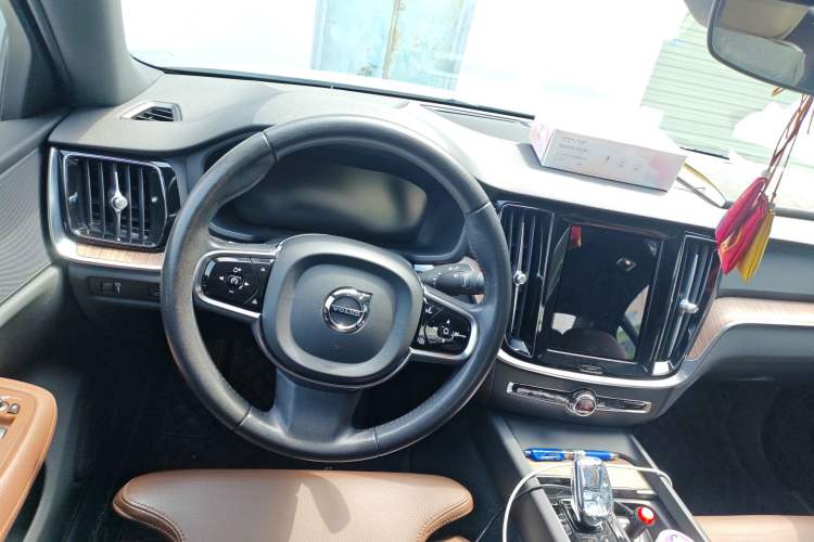 Used Volvo S60 2022 B4 Zhiyuan Luxury Edition

