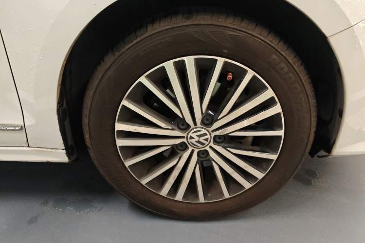 Used Volkswagen Sagitar 2017 230TSI Automatic Luxury Edition
