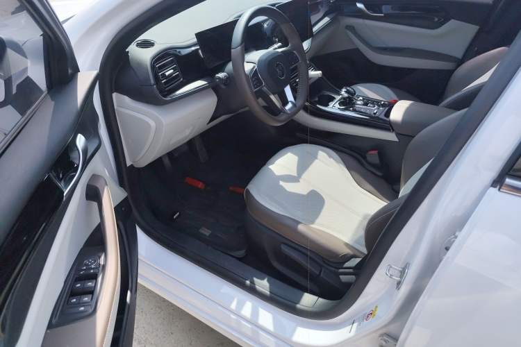 Used BYD Qin PLUS 2024 HONOR Edition DM-i 55KM Leading Model Driver Seat