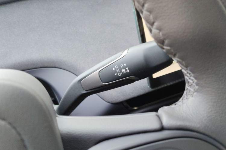 Used Hongqi Tiangong 05 2025 550 Smart Selection Gear Lever