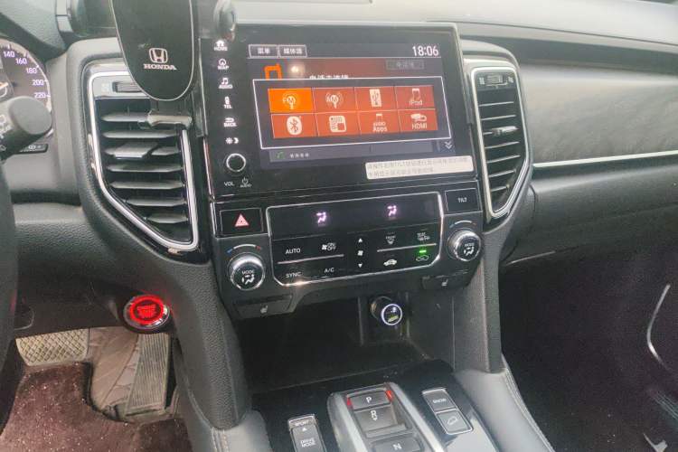 Used Honda UR-V 2020 370TURBO Two-Wheel Drive Luxury Edition Audio And AC Panel