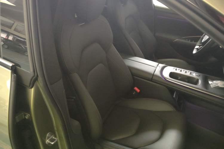 Used Xiaomi Auto SU7 2024 Four-Wheel Drive Ultra-Long Range Advanced Intelligent Driving Max Edition Right Front Seat