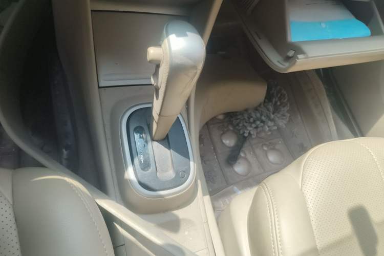 Used Nissan Sylphy 2012 Classic 1.6XE Automatic Comfort Edition Gear Lever