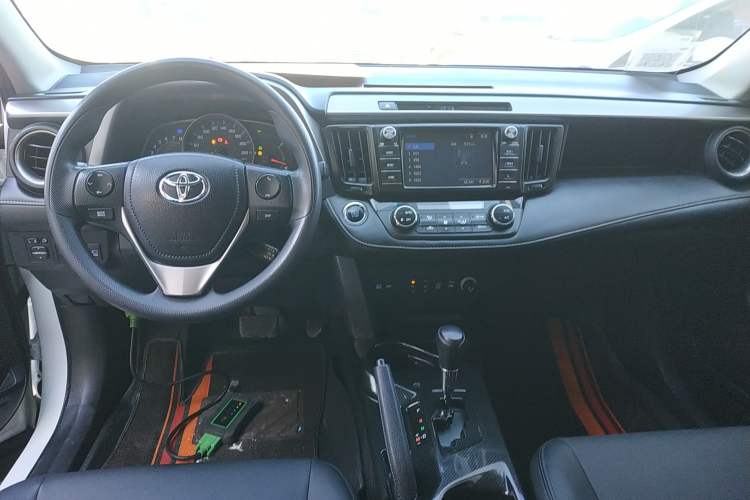 Used Toyota RAV4 2019 2.0L CVT Two-Wheel Drive Comfort Edition China VI Standard
