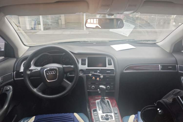 Used Audi A6L 2011 2.0 TFSI Automatic Standard Edition Center Console