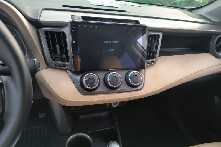 Used Toyota RAV4 2015 2.0L CVT Two-Wheel Drive Urban Edition
