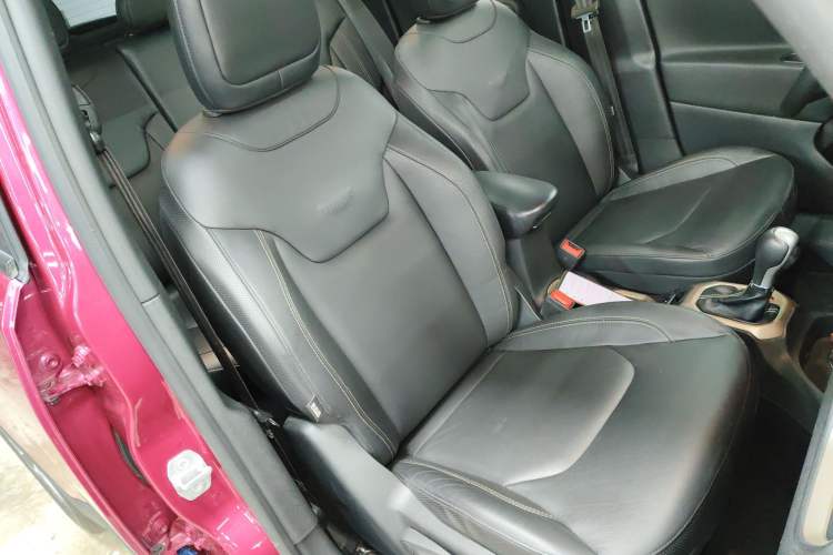 Used Jeep Renegade 2017 180T Automatic Smart Version
