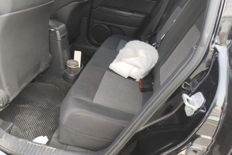 Used Jeep Compass 2014 2.0L two-wheel drive sport version Left Rear Seat