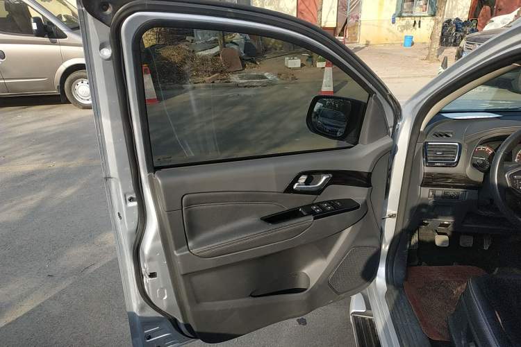 Used Isuzu D-MAX 2019 2.5T Two-Wheel Drive Manual Flagship Version China VI Emission Standard Extended Length JE4D25Q6A
