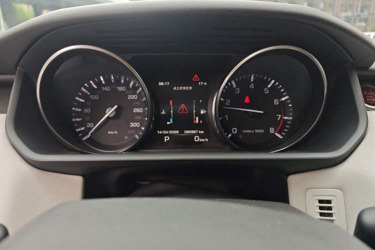 Used Land Rover Range Sport 2014 3.0 SC V6 HSE Odometer Close Up