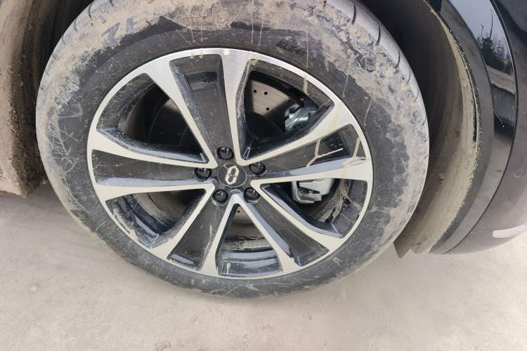 Used Hima AITO M7 2026 Model Range-Extending Max All-Wheel Drive 5-Seater Version Right Front Wheel Hub