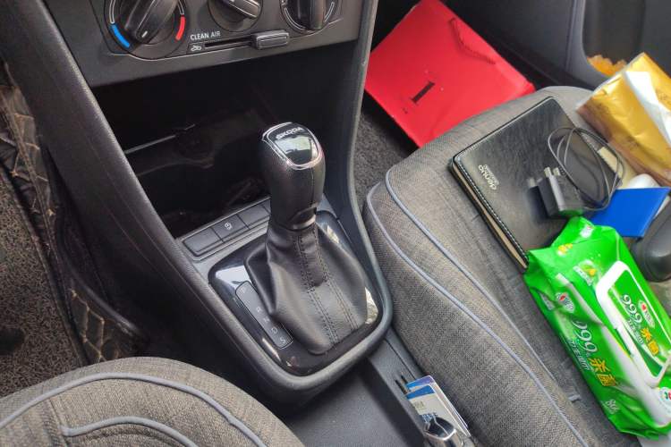 Used Skoda Rapid Spaceback 2019 Revised Version 1.5L Automatic Standard Edition China VI Gear Lever