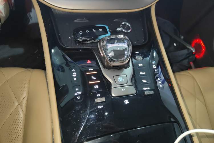 Used Denza D9 2022 DM-i 970 Four-Wheel Drive Prestige Model Gear Lever