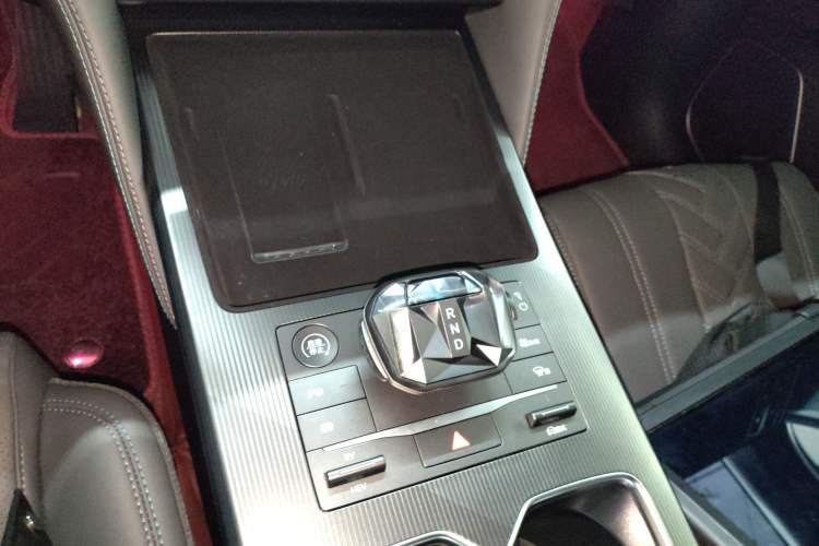 Used BYD Song L DM-i 2025 Intelligent Driving Version 112 km Beyond-Range Type Gear Lever