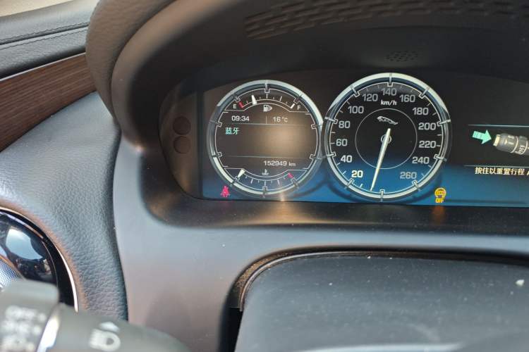 Used Jaguar XJ 2015 XJL 3.0 SC Elegant Business 80th Anniversary Limited Edition Odometer Close Up