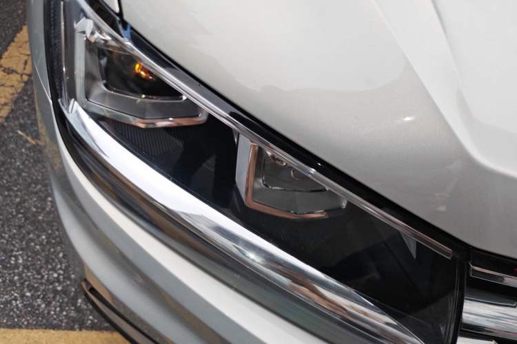 Used Volkswagen Tiguan L 2020 330TSI Automatic Two-Wheel Drive Smart Luxury Edition China VI Standard Right Front Headlight