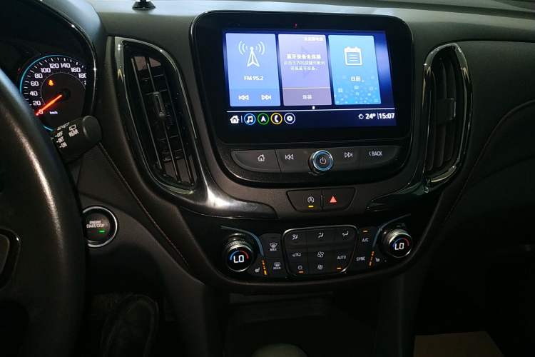 Used Chevrolet Equinox 2021 550T RS Smart Boundary-Pushing Edition Audio And AC Panel