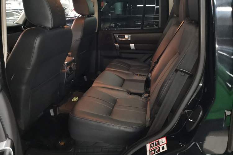 Used Land Rover Discovery 2015 3.0 SC V6 SE Left Rear Seat