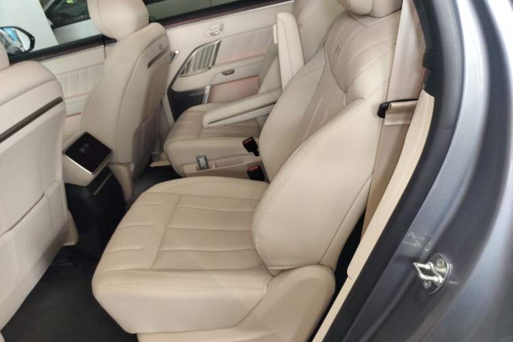 Used ONVO Luxeed L90 2025 Model—Max Six-Seater Version Left Rear Seat