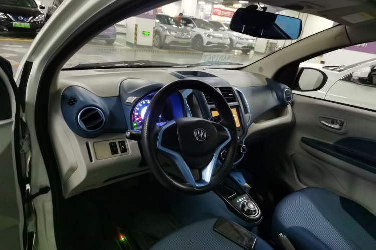 Used CHANGAN Benni E-Star 2021 National Edition Colorful Version Lithium Iron Phosphate (31.86 kWh) Center Console