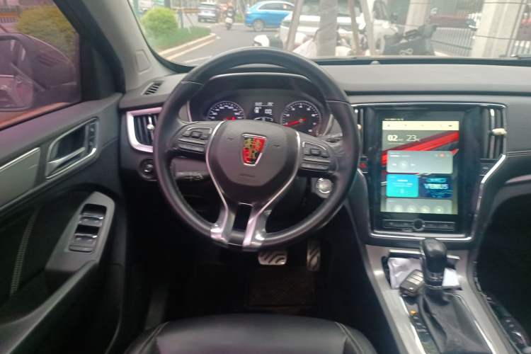 Used Roewe RX5 2016 20T Two-Wheel Drive Automatic Internet Smart Edition
