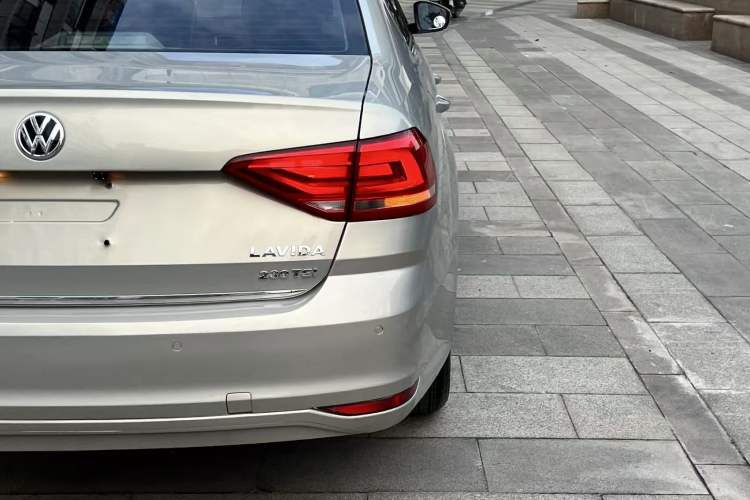 Used Volkswagen Lavida 2017 230TSI DSG Comfort Edition Right Rear Taillight