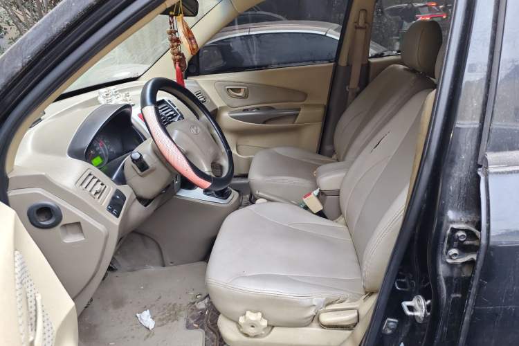 Used Hyundai Tucson 2009 2.0L Manual Two-Wheel Drive Fashion Edition