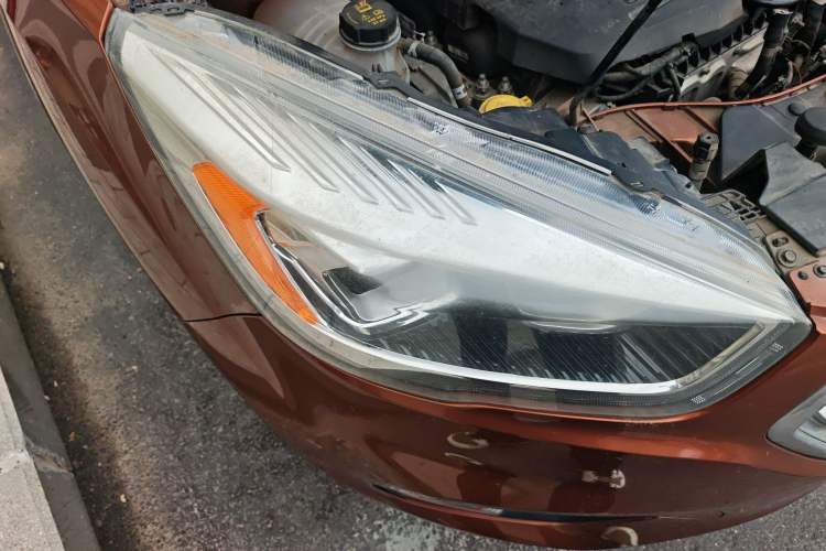 Used Ford Kuga 2017 EcoBoost 180 Two-Wheel-Drive Platinum Edition Right Front Headlight