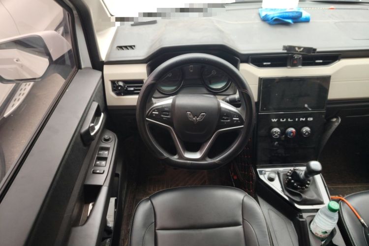 Used Wuling Hongguang PLUS 2019 1.5T Manual Luxury 7-Seater Steering Wheel