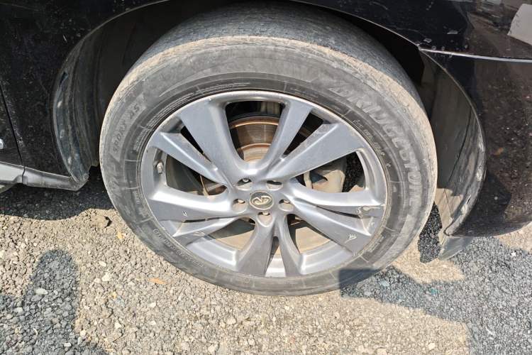 Used Infiniti JX 2013 JX35 Two-Wheel-Drive Excellence Edition Right Front Wheel Hub