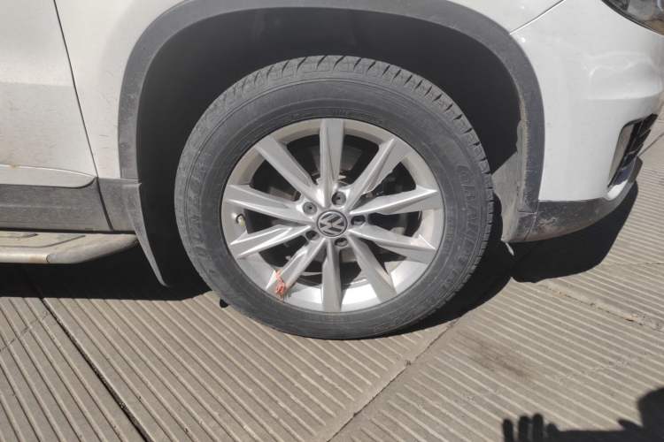 Used Volkswagen Tiguan 2015 1.8TSI Automatic Two-Wheel Drive Comfort Edition Right Front Wheel Hub