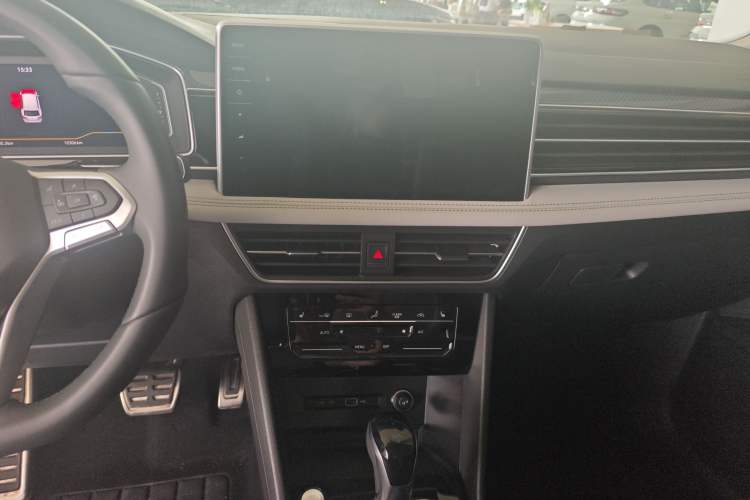 Used Volkswagen Tiguan L 2024 Outstanding Model 330TSI Automatic Two-Wheel Drive R-Line Dragon Glory Edition