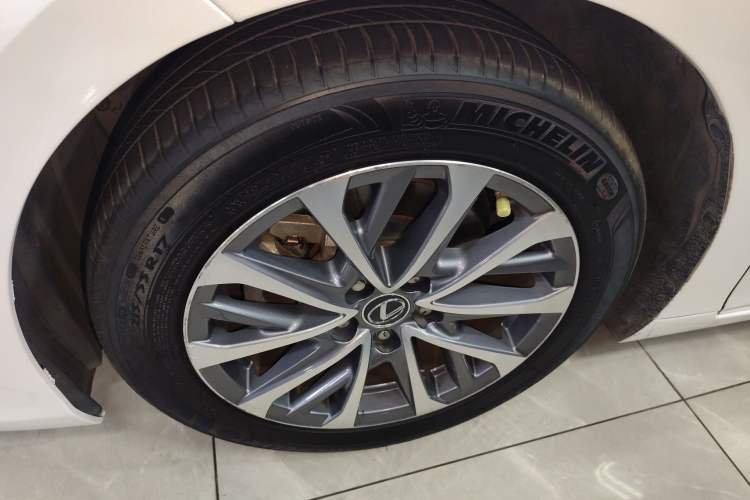 Used Lexus ES 2021 300h Excellence Edition
