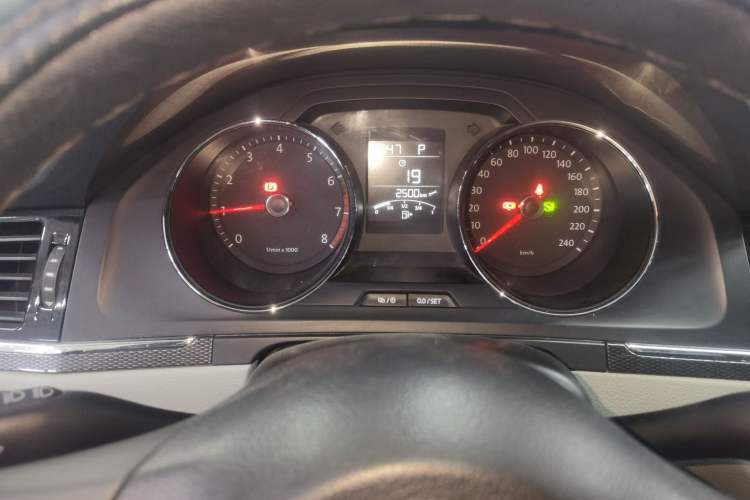 Used Volkswagen Bora 2013 1.6L Automatic Fashion Model Instrument Cluster