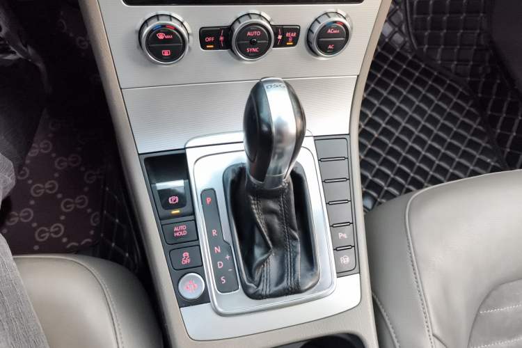 Used Volkswagen Magotan 2012 2.0 TSI Ultimate Edition Gear Lever